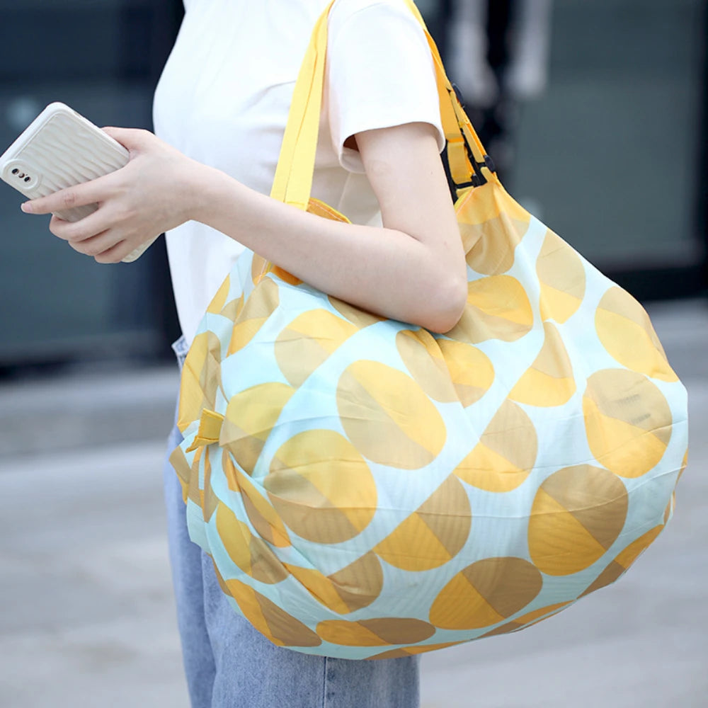 Sac ORU déplié porté à l'épaule